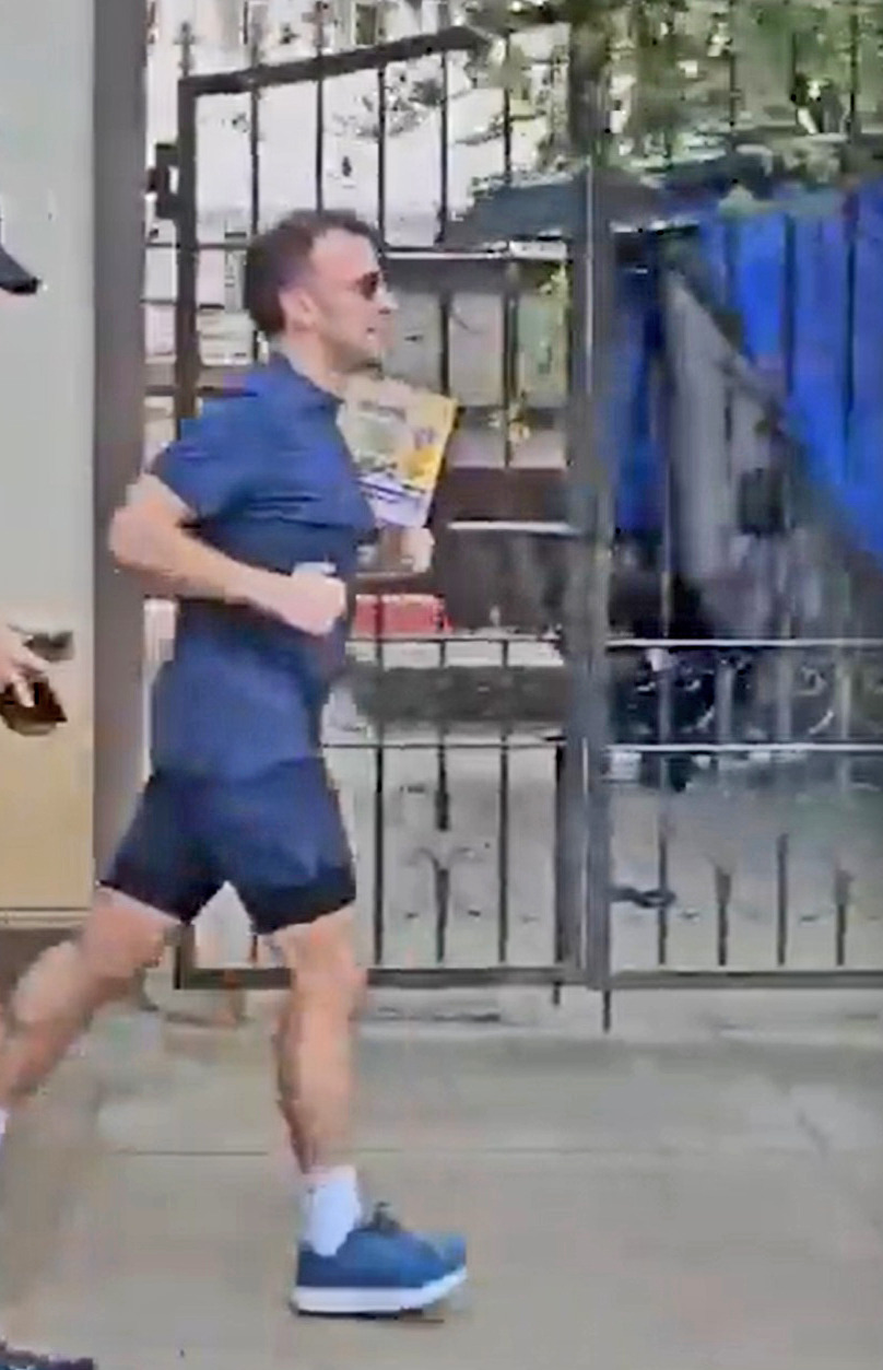 फ्रान्सच्या राष्ट्राध्यक्ष मॅक्रान मुंबईच्या रस्त्यावर धावले…