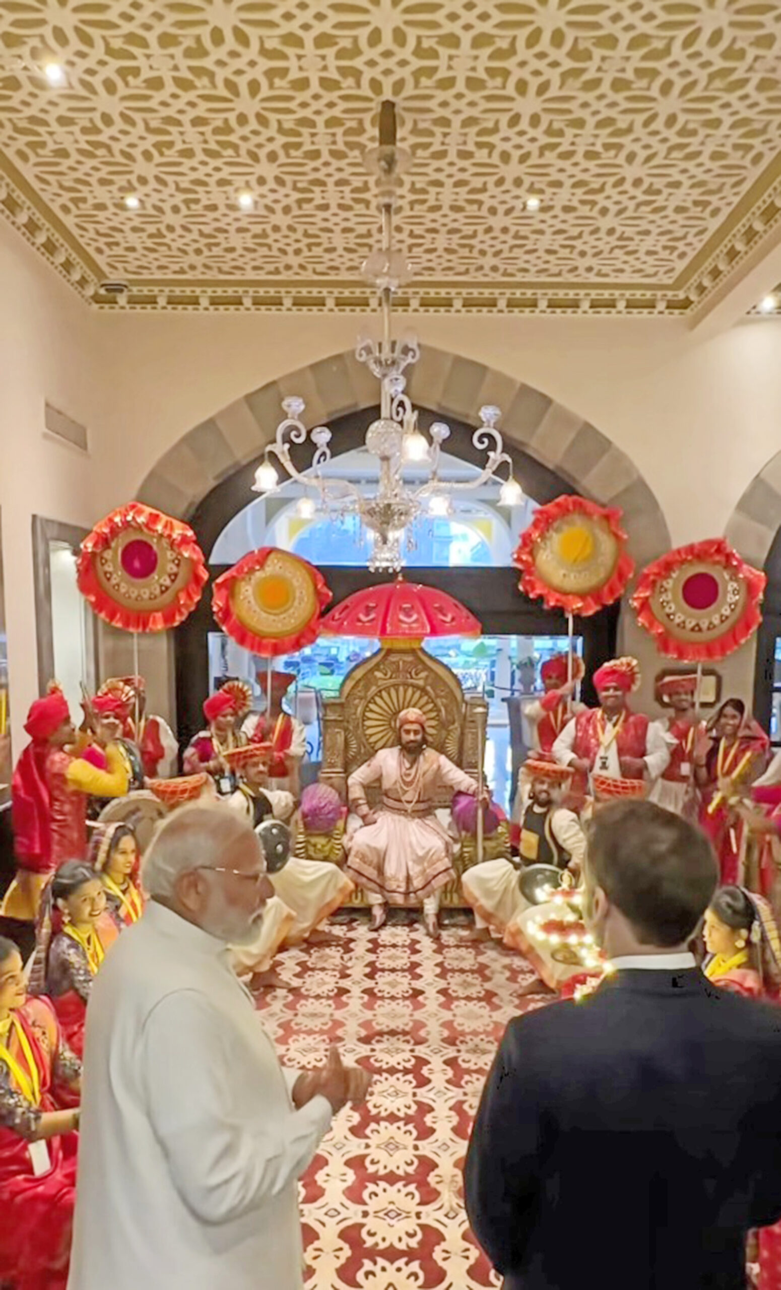 मॅक्रॉनयांनी अनुभवला छत्रपतींचा ‘शिवसोहळा’