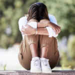 तरुणाई एकाकी होत्येय…