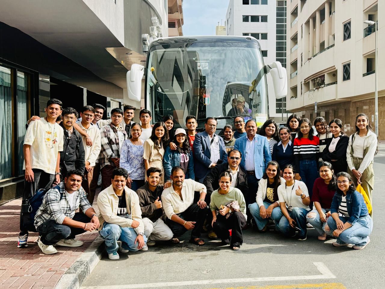 दुबईत अडकलेल्या महाराष्ट्रातील नागरिकांसाठी एकनाथ शिंदे यांच्याकडून विशेष विमानाची व्यवस्था