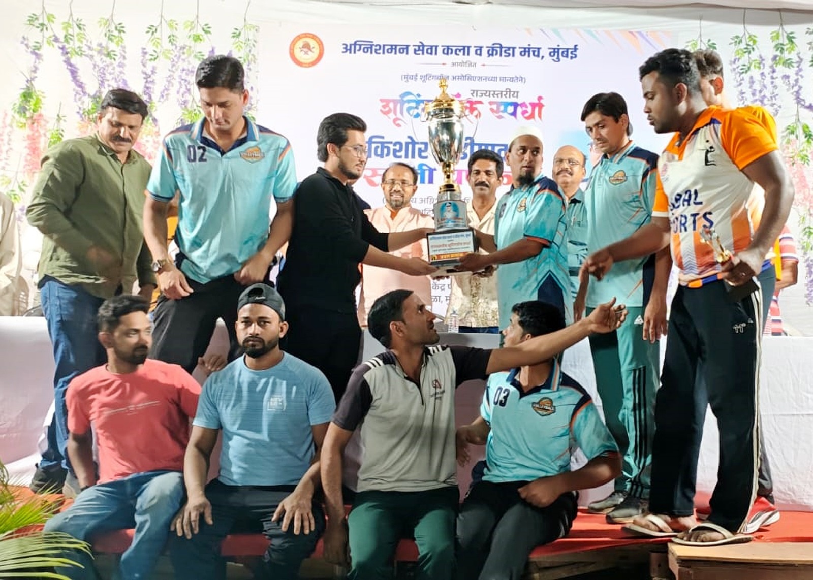 भायखळा येथील शूटिंगबॉल स्पर्धेत इस्तियाक मालेगावने पटकावला प्रथम क्रमांक