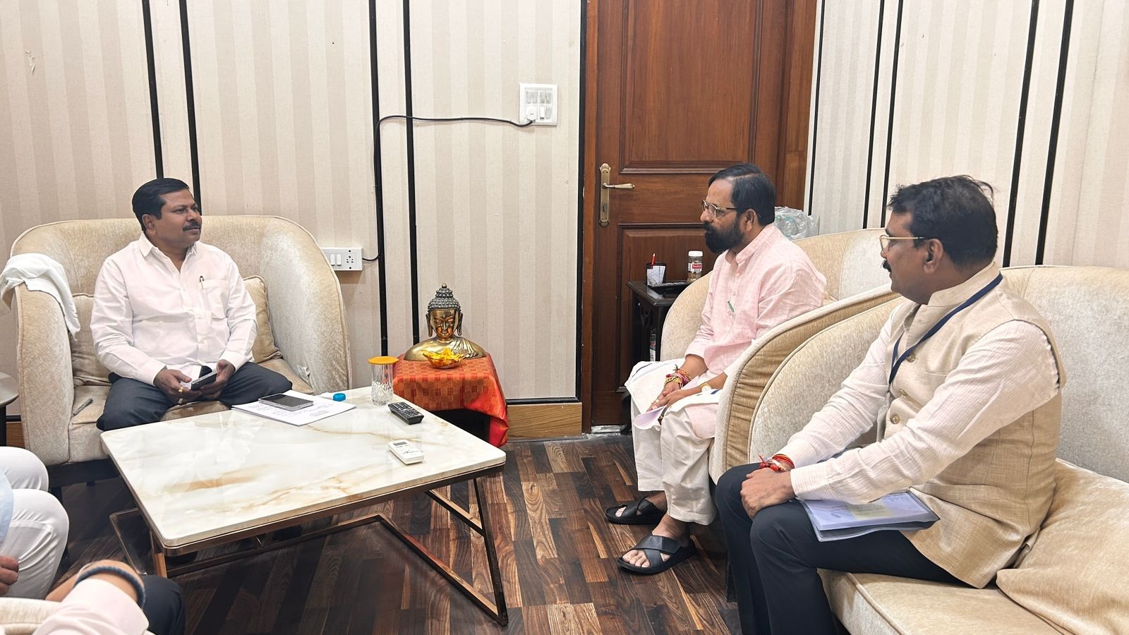 चवदार तळे सत्याग्रह दिनी अनुयायांसाठी योग्य निवास, वाहतूक व्यवस्था तसेच सुरक्षा व्यवस्था उपलब्ध करून द्या- अण्णा बनसोडे