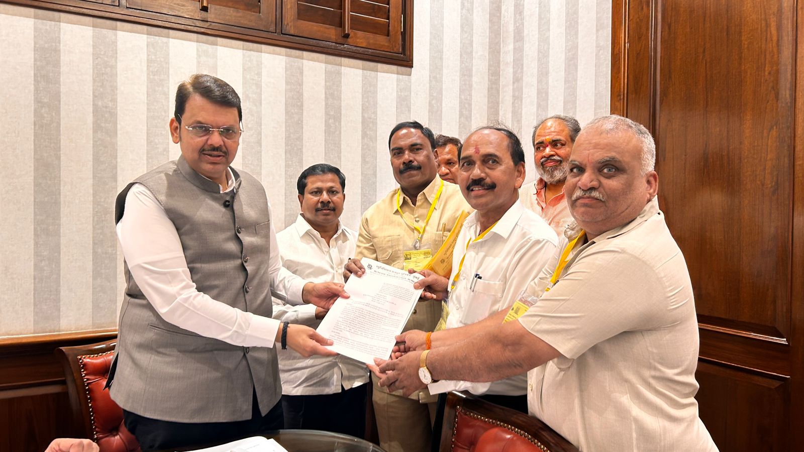 मुंबईतील सफाई कामगारांना मिळणार हक्कांची घरे