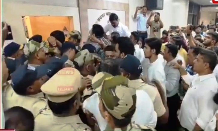 महापौरच्या पतीला आयुक्तांच्या दालनात प्रवेश दिल्यावरून आयुक्तांच्या दालना बाहेर भाजपा नगरसेवकांचा गोंधळ