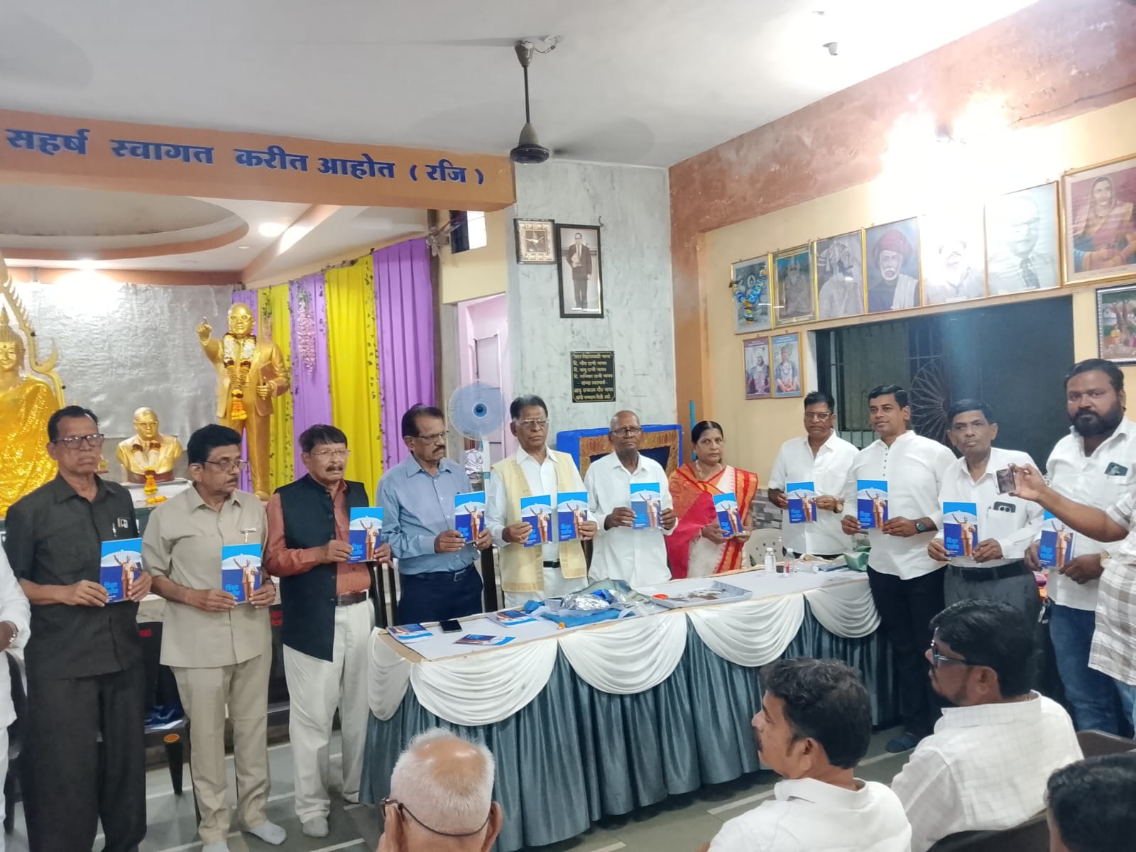 रघुनाथ भोईर यांच्या दिशादर्शक कविता संग्रहाचे प्रकाशन