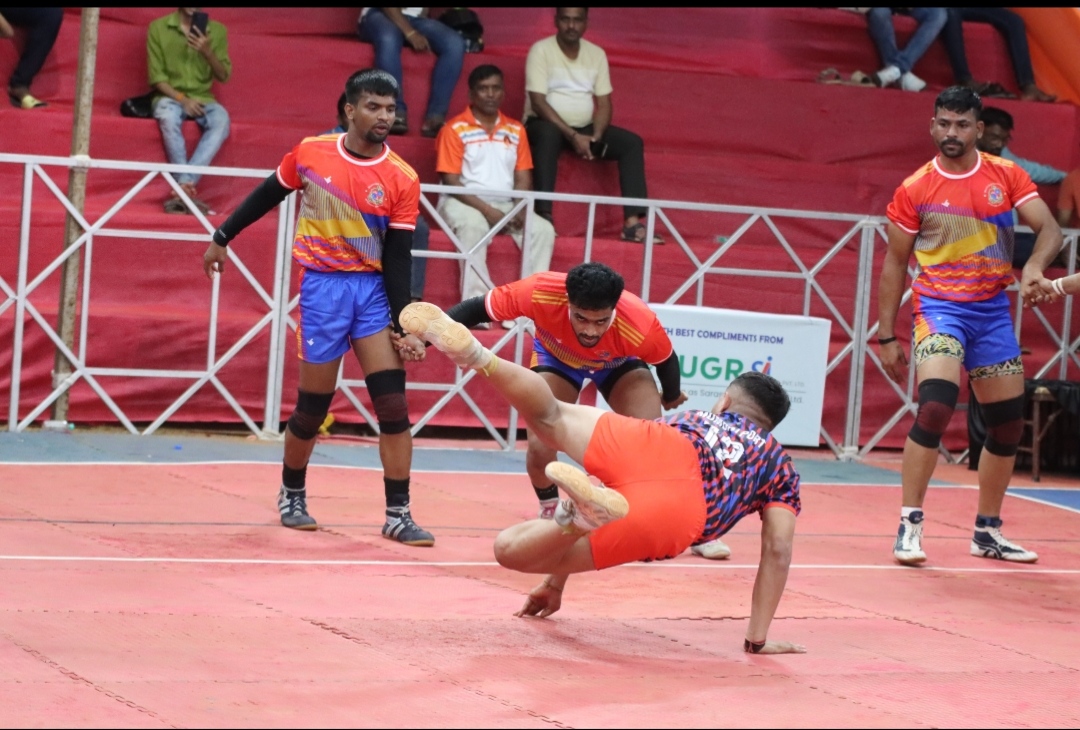 ओम ज्ञानदीप क्रीडा मंडळ कबड्डी स्पर्धेत बाद फेरीत दिग्गज संघांची धडक