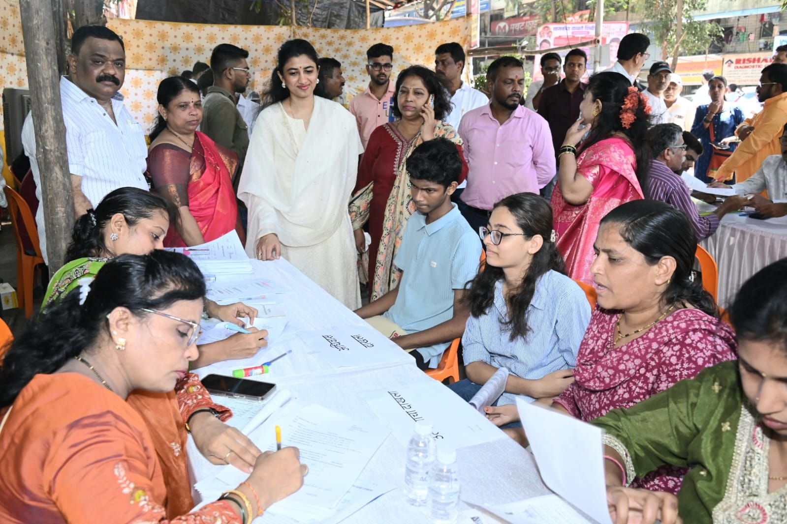 नगरसेविका राजोल पाटील यांच्या पुढाकाराने नागरिकांसाठी विविध शासकीय दाखले शिबिराचे आयोजन