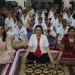 जागतिक योग दिनानिमित्त ठाणे जिल्हा सामान्य रुग्णालयात योगाभ्यास