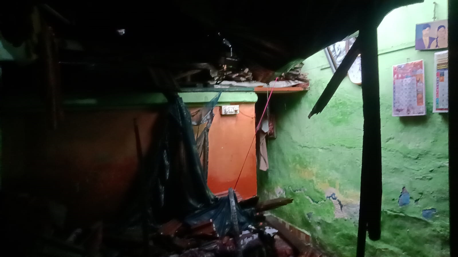 संततधार पावसामुळे कौलारू घराचा भाग कोसळून महिला जखमी