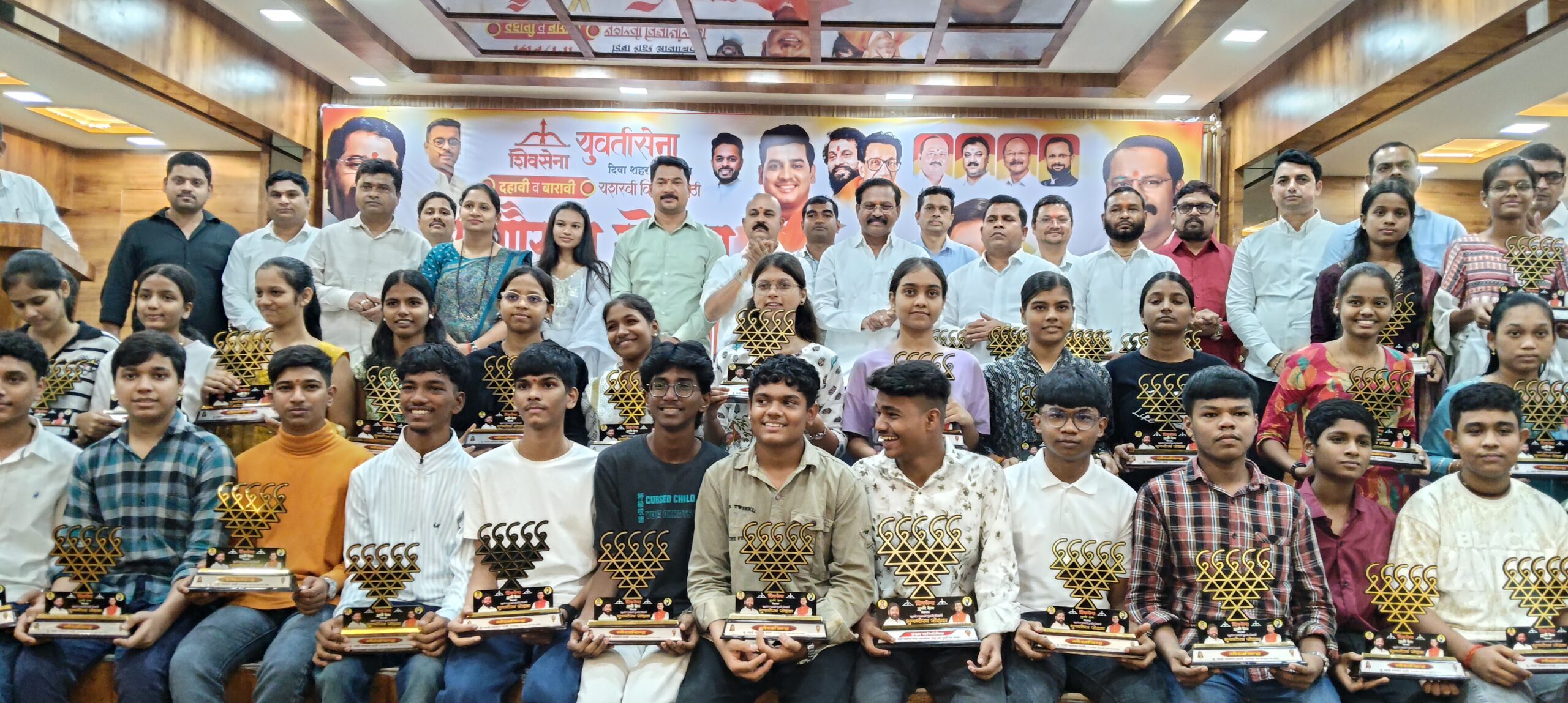 दिवा शिवसेना युवतीसेनेचा विद्यार्थी गुणगौरव सोहळा उत्साहात संपन्न